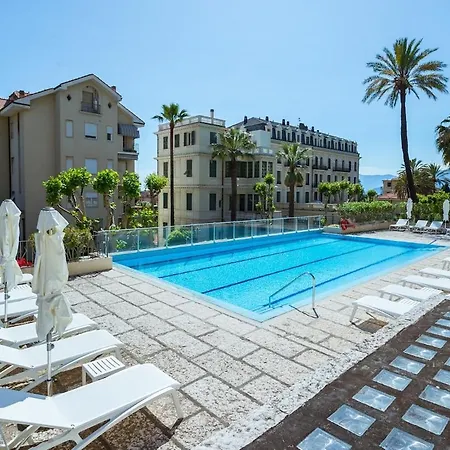 Elegant With Pool And Garage - Bordighera